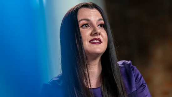  OpenAI战略转向，企业客户成核心；马斯克多线作战引关注。 IT技术