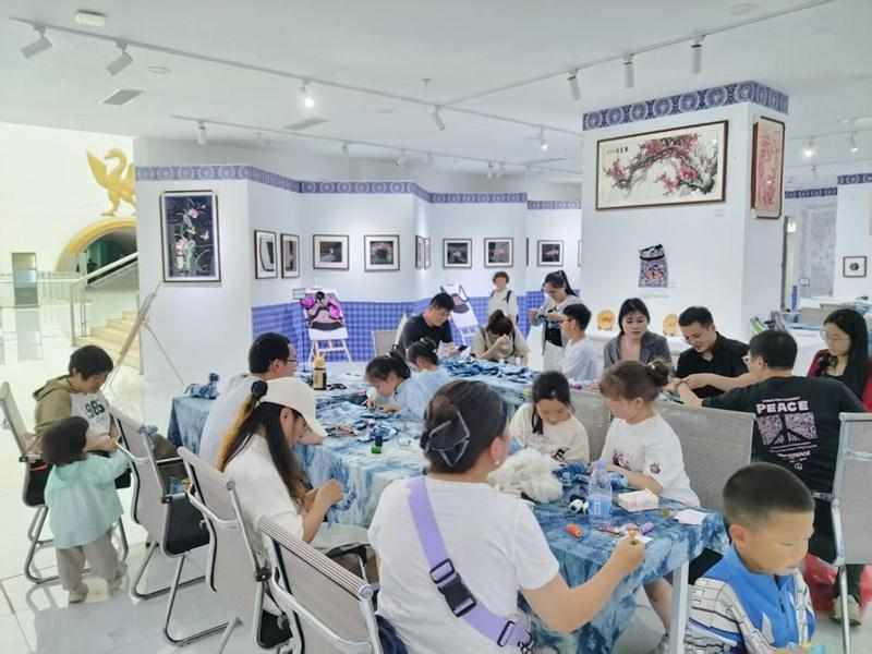  当针线穿过时光：一位外婆眼中的非遗传承之美 情感心理