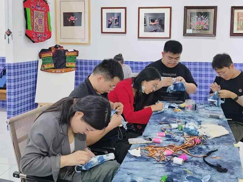  当针线穿过时光：一位外婆眼中的非遗传承之美 情感心理