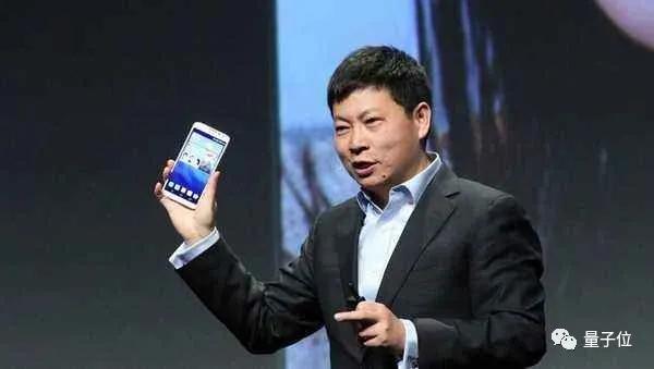  【硬核复盘】从“余大嘴”到全球第一：华为登顶背后的技术暗战与供应链危局 手机评测