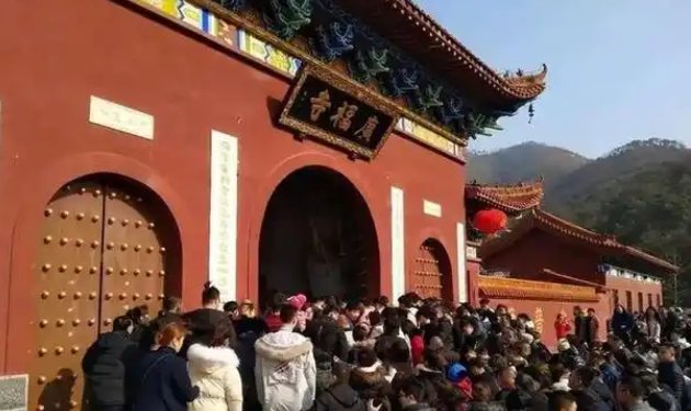 从制度经济学视角,解码教堂免费与寺庙收费的本质差异 文化旅游 从制度经济学视角,解码教堂免费与寺庙收费的本质差异 文化旅游