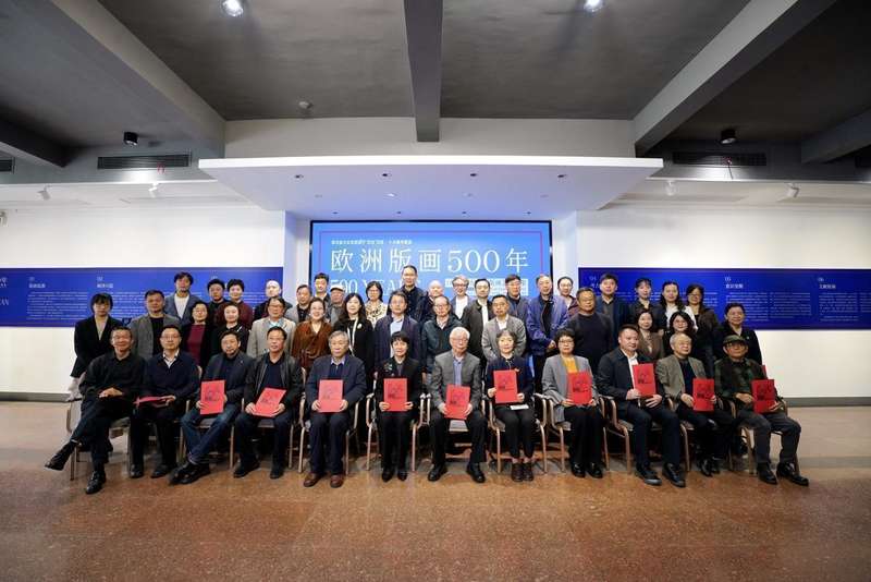 那个在画展里站了三个小时的老师,让我重新理解了“看见”这件事 文化旅游 那个在画展里站了三个小时的老师,让我重新理解了“看见”这件事 文化旅游